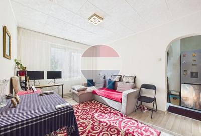 Apartament cu 3 camere semidecomandat în Rahova