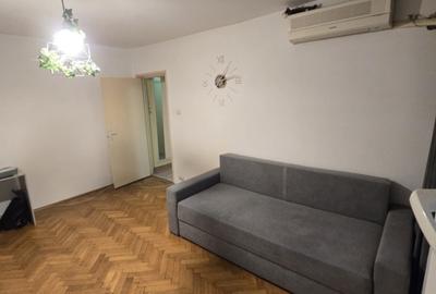 Garsonieră decomandată în Girocului