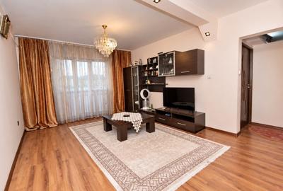 Apartament cu 3 camere semidecomandat, mobilat în Prundu