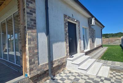 Casă individuală cu 3 camere cu Canalizare în Lazu - 4