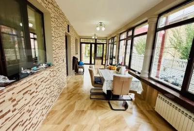 Casă cu 7 camere cu Teren 959 Mp în Central