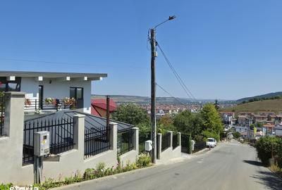 Casă cu 4 camere cu Teren 412 Mp în Florești