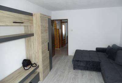 Apartament cu 2 camere decomandat, mobilat în Tractorul - 3
