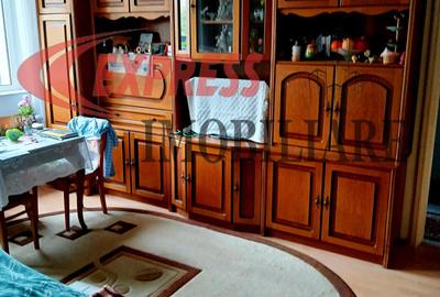 Apartament cu 3 camere semidecomandat, mobilat în Dristor