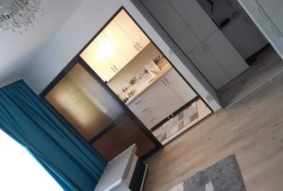 Apartament cu 3 camere semidecomandat în Central - 1