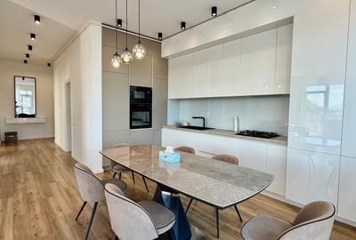 Apartament cu 3 camere semidecomandat, mobilat în P-ța Mihai Viteazul