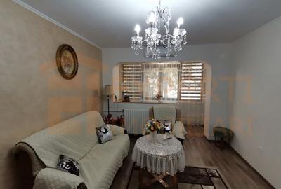 Apartament cu 3 camere semidecomandat, mobilat în Tomis II