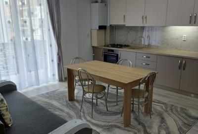 Apartament cu 3 camere semidecomandat, mobilat în Florești