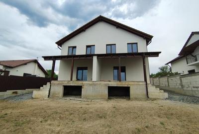 Casă individuală cu 4 camere cu Canalizare în Nord