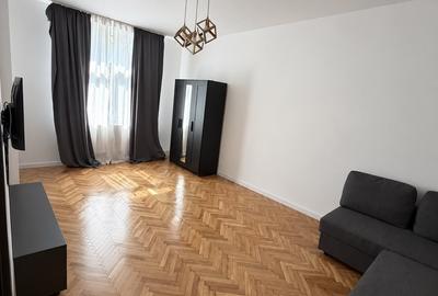 Apartament cu 3 camere decomandat în Central
