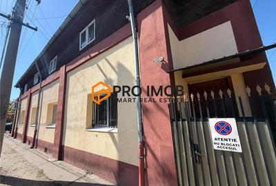 Casă individuală cu 7 camere cu Canalizare în 1 Decembrie