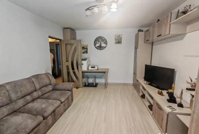 Apartament cu 3 camere decomandat, mobilat în Poarta 6 - 7