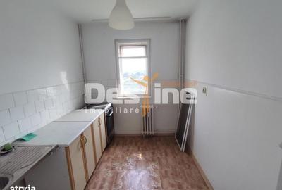 Apartament cu 3 camere, mobilat în Republicii