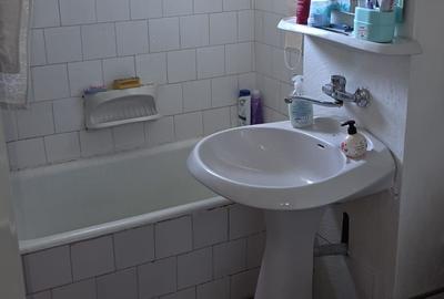 Apartament cu 3 camere decomandat în Rovine - 8