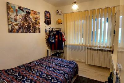 Apartament cu 3 camere decomandat în 1 Mai - 9