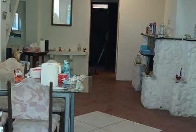 Casă cu 3 camere în Munar