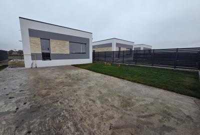 Casă individuală cu 3 camere cu Teren 250 Mp în Clinceni