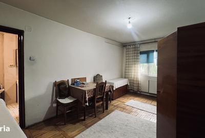 Apartament cu 3 camere decomandat în Aradului
