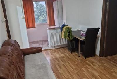 Apartament cu 2 camere semidecomandat, mobilat în Dacia