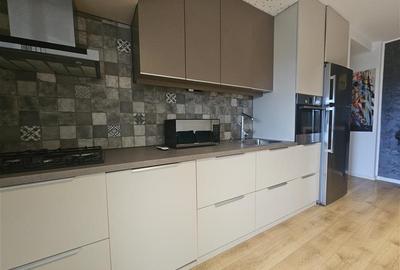 Apartament cu 3 camere semidecomandat, mobilat în Central - 3