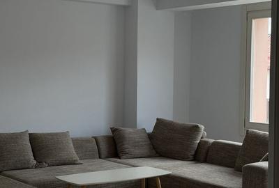 Apartament cu 3 camere semidecomandat în Central - 1