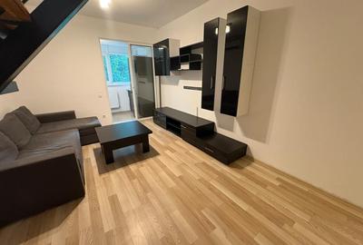Apartament cu 3 camere semidecomandat, mobilat în Apărătorii Patriei