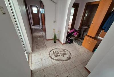 Apartament cu 4 camere decomandat, mobilat în Viziru 3 - 5