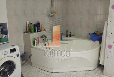 Casă cu 7 camere cu Teren 225 Mp în Vitan