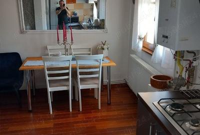 Apartament cu 3 camere semidecomandat în Central - 1