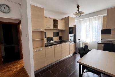 Apartament cu 2 camere decomandat în Decebal