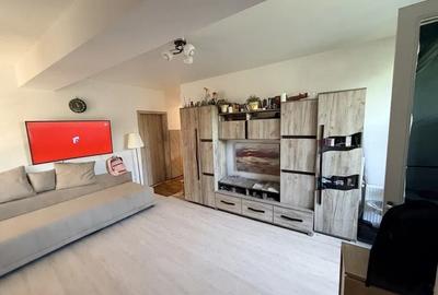 Apartament cu 3 camere decomandat, mobilat în Sud-Vest