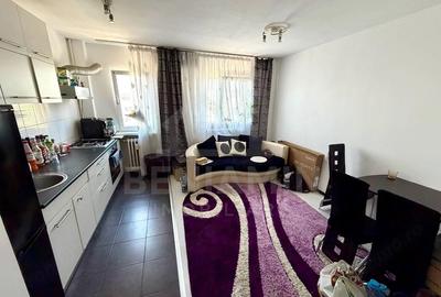 Apartament cu 3 camere semidecomandat în Calea București