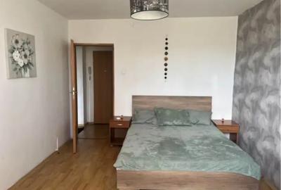 Apartament cu 3 camere decomandat în Podu Roș