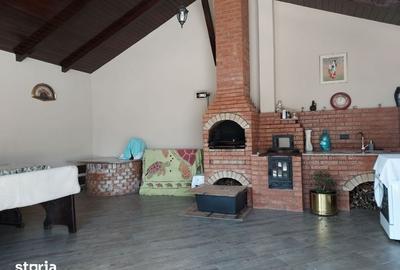 Casă cu 5 camere cu Teren 1800 Mp în Moara