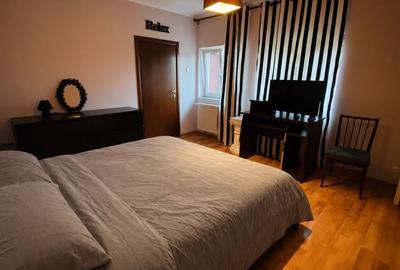 Casă cu 4 camere decomandat în Andronache