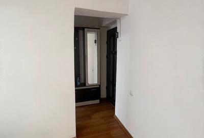 Apartament cu 2 camere semidecomandat în Micro 8 - 14