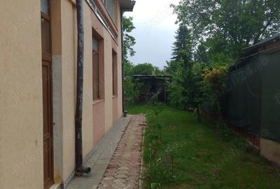 Casă cu 5 camere cu Teren 1100 Mp în Central
