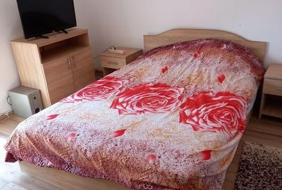 Garsonieră decomandată în Titan