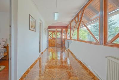Casă cu 5 camere cu Teren 800 Mp în Purcăreni