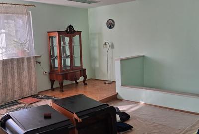 Casă cu 5 camere cu Canalizare în P-ța Dorobanți - 2