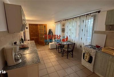 Casă cu 4 camere în Cetate