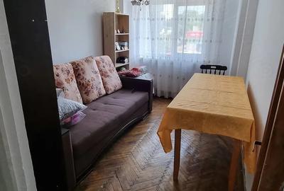 Apartament cu 3 camere decomandat în Exterior Vest