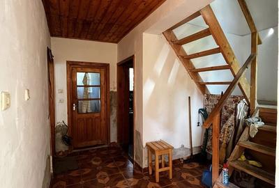 Casă cu 4 camere în Lepșa