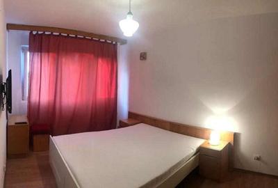 Apartament cu 3 camere semidecomandat în Militari