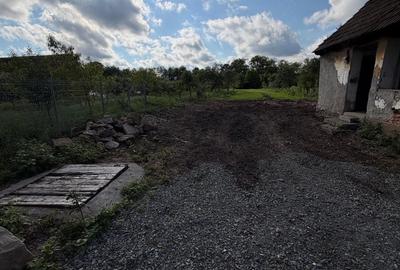 Casă cu 2 camere cu Teren 2100 Mp în Zam