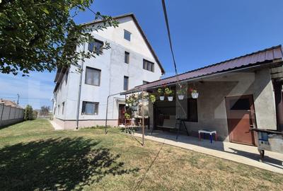 Casă individuală cu 7 camere cu Canalizare în Sângeorgiu de Mureș