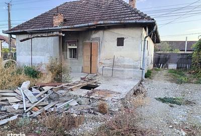 Casă cu 2 camere cu Teren 400 Mp în Central