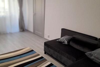 Apartament cu 3 camere semidecomandat în Tineretului