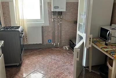 Apartament cu 3 camere decomandat în Crângași