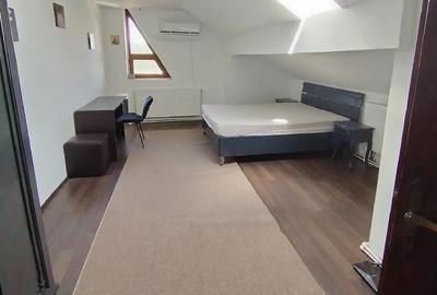 Apartament cu 3 camere decomandat în Independenței - 2